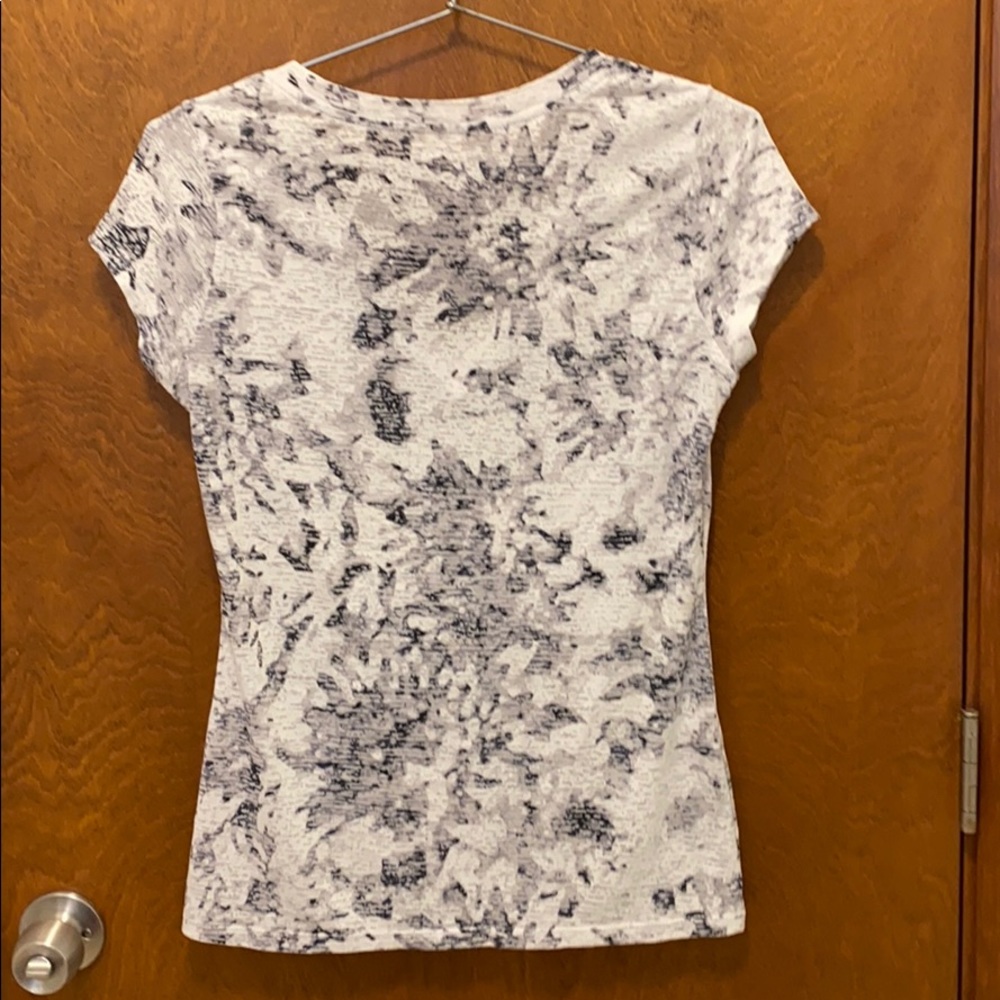 Express v neck t-Shirt size medium - Picture 4 of 4